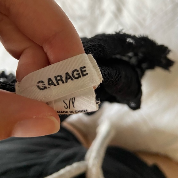 Black lace crop top - Picture 3 of 3